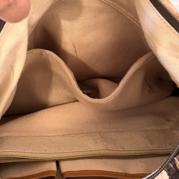 Realtree bag - Picture 3 of 3